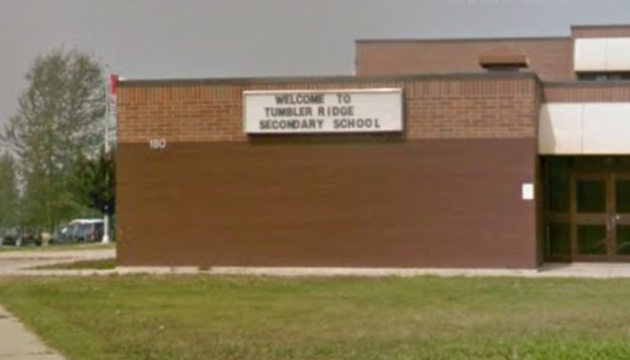 Imagem da noticia Tiroteio em escola deixa 10 mortos e 25 feridos no Canadá — Fo