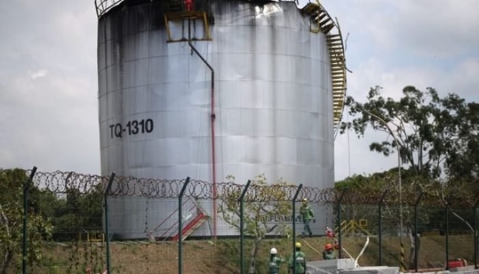 Foto: Tanque da Vibra danificado após explosão em Volta Redonda | Foto: Prefeitu