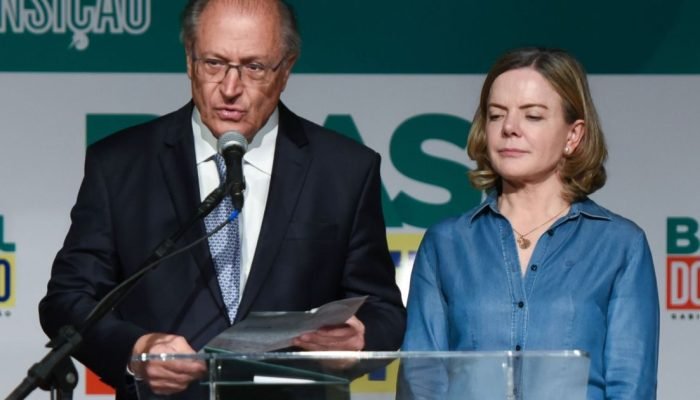 Foto: Geraldo Alckmin e Gleisi Hoffmann • TON MOLINA/FOTOARENA/ESTADÃO CONTEÚDO