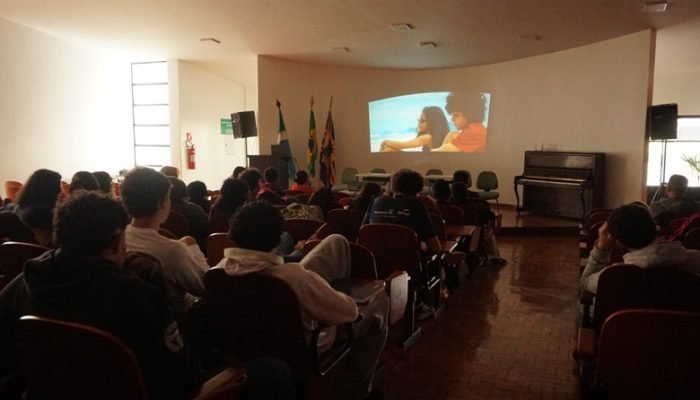 Festival-promove-exibicao-de-filmes-em-espacos-publicos-como-escolas