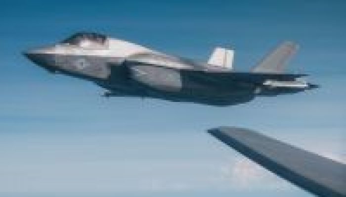 Foto-de-arquivo-mostra-um-F-35-dos-EUA-voando-sobre-aguas-territoriais-gregas