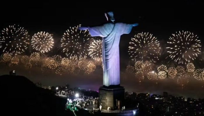 Foto: Queima de fogos em Copacabana (RJ) durou 12 minutos | Riotur