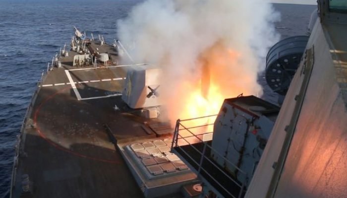Foto: Marinha dos Estados Unidos em atuação na costa do Irã | Divulgação/Comando