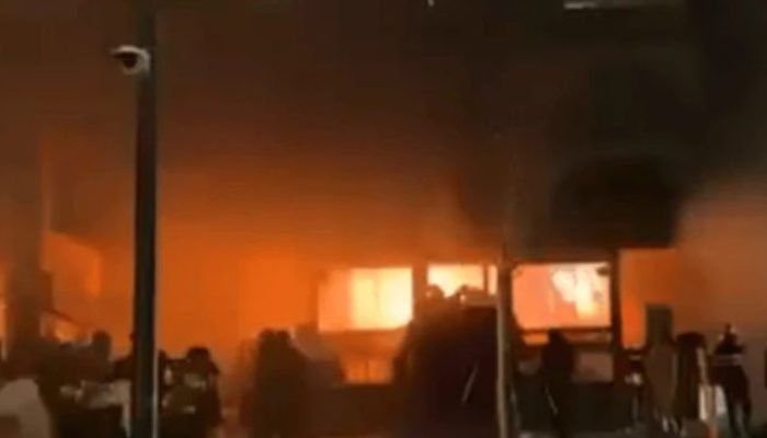 Explosão ocorreu em um bar no resort de esqui de Crans-Montana — Foto: Eexplosão