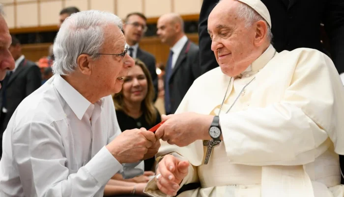 Frei-Betto-e-o-Papa-Francisco-