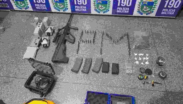 Material apreendido por policiais (Foto: PM, reprodução)
