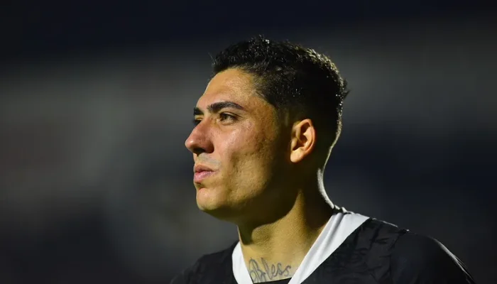 Foto: Bruno Lopes pode não permanecer na Ponte Preta para 2026 - Foto: Júlio Cés