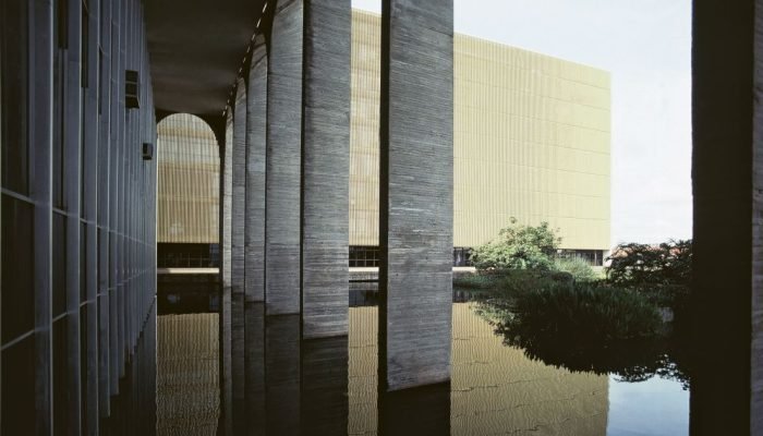 Detalhe da fachada do Palácio do Itamaraty, sede do ministério em Brasília — Fot