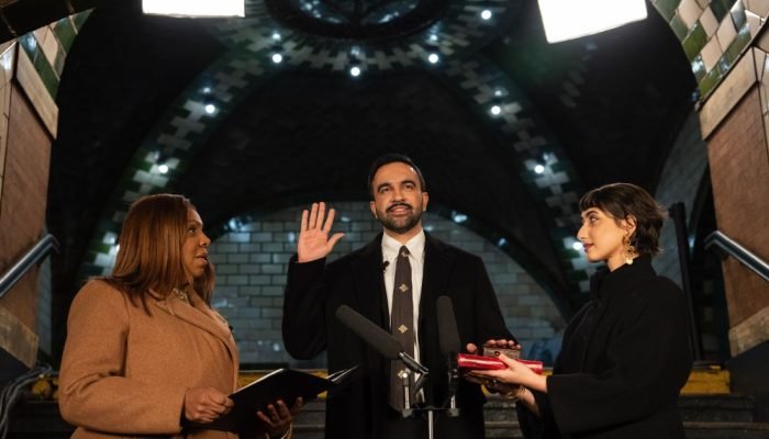 Zohran Mamdani toma posse como o 112º prefeito da cidade de Nova York — Foto: Zo