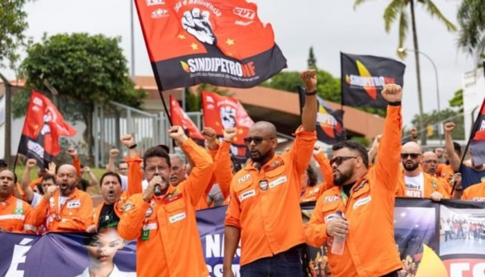 Foto: Sob o lema “Menos Acionista, Mais ACT”, a categoria protestava contra a po