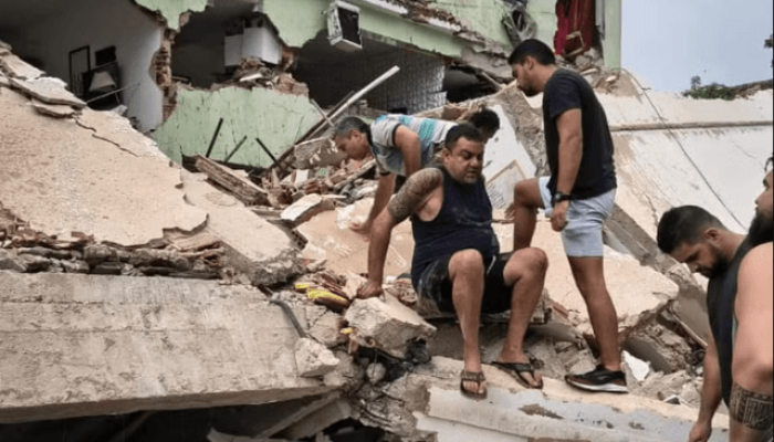 Cinco casas desabam em Novo Engenho, zona norte do Rio de Janeiro — Foto: Cinco