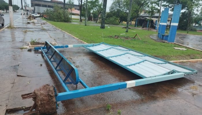 Temporal Atinge Amambai com Ventos Fortes e Queda de Energia