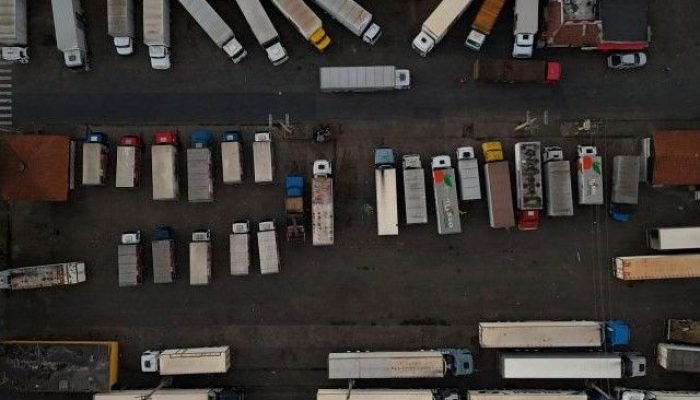 Foto: Imagem de drone mostra caminhões na Ceagesp, em São Paulo | 03/08/2025/Reu