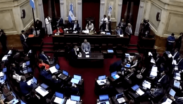 Votação de reforma trabalhista no Senado da Argentina ultrapassou a madrugada —
