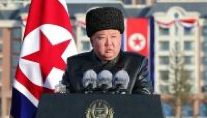 Kim-Jong-Un-na-inauguracao-do-complexo-de-apartamentos-Saeppyol-Street-para-familias-de-soldados-mortos-na-missao-na-Russia-em-Pyongyang-Coreia-do-Norte-em-16-de-fevereiro-de-2026
