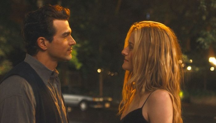 Sarah Pidgeon e Paul Anthony Kelly em ‘Love Story: John F. Kennedy Jr. & Carolyn
