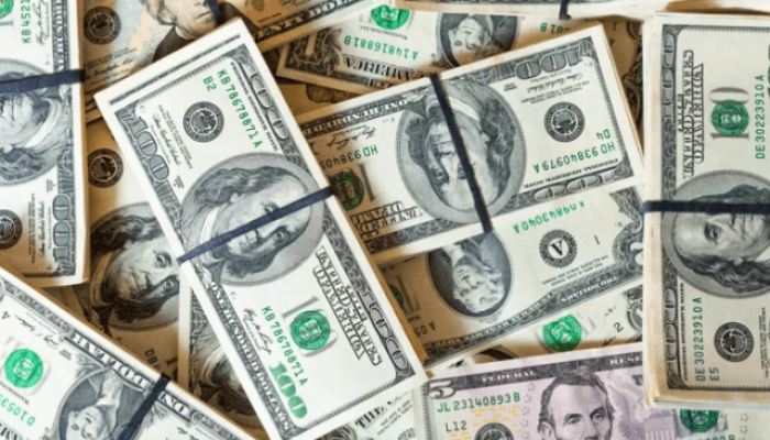 Imagem da noticia Dólar recua 11% em 2025 e encerra o ano cotado a R$ 5,48 — Fot