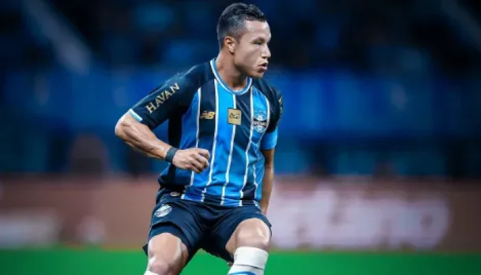 Foto: Marlon fraturou o tornozelo - Foto: Divulgação / Grêmio