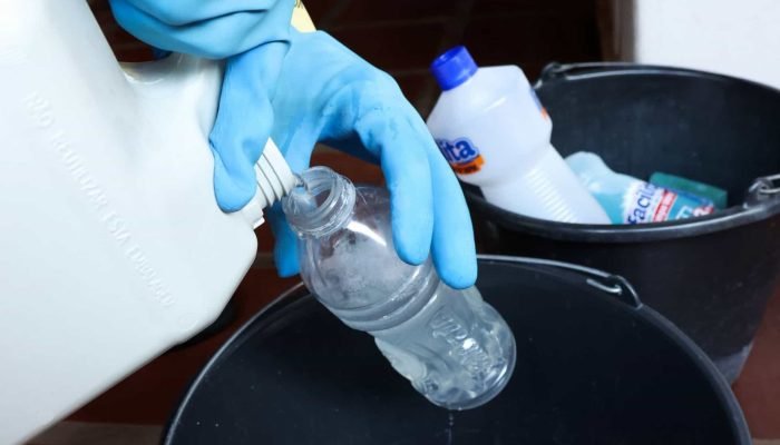 Bebê é socorrida após tomar água sanitária em Corumbá