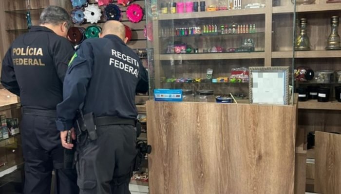 Tabacarias e galpão foram alvos de buscas — Foto: Tabacarias e galpão foram alvo