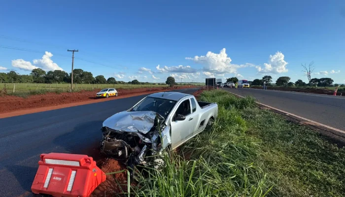 Acidente ocorreu na BR-163 após colisão entre picapes e caminhonete no trecho du