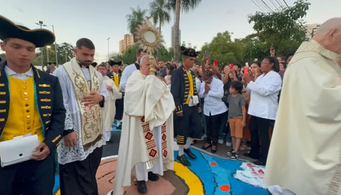 Arcebispo de Campo Grande, Dom Dimas Lara Barbosa presidiu a missa — Foto: Arceb