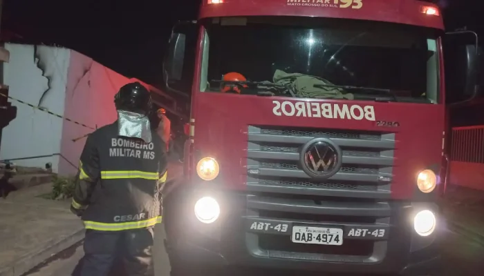 Em Coxim, homem é preso após botar fogo em sofá na casa do pai