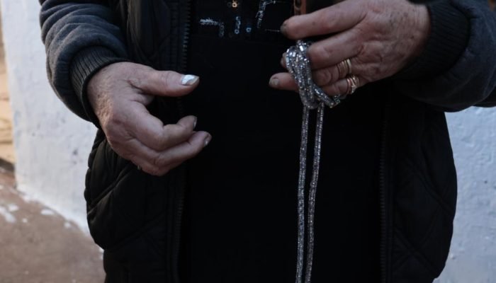 Mãe de Natália, no dia em que filha e genro foram mortos. (Foto: Pietra Dornele)