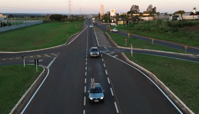 Caminhos da Celulose alerta os motoristas para redobrarem atenção (Foto: Caminho