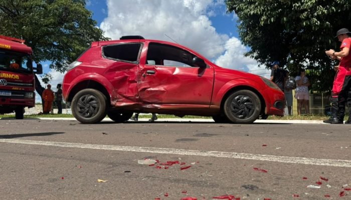 Ford Ká apresentou falha mecânica, segundo o motorista. — Foto: Ford Ká apresent