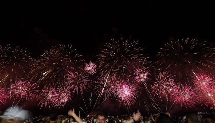 Réveillon Rio 2024, queima de fogos em Copacabana no Rio de Janeiro na virada de