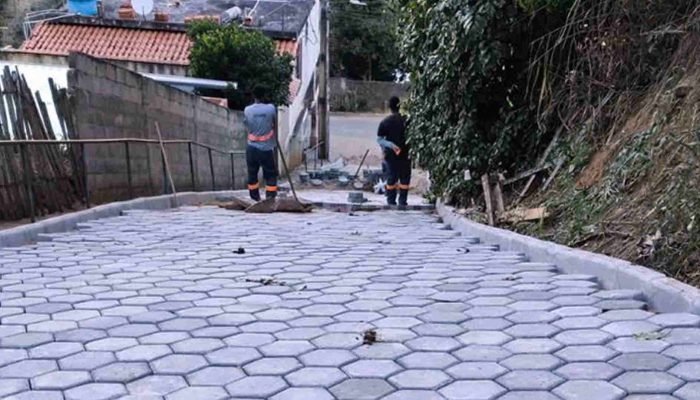 Prefeitura-de-Ladario-preve-a-implantacao-de-4-mil-metros-quadrados-de-piso-sextavado-PM-de-Alem-Paraiba-Reproducao