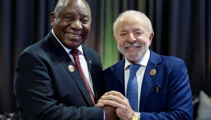 Presidente Lula (PT) e mandatário da África do Sul em encontro em outubro de 202