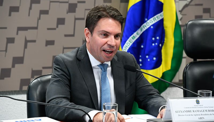 Fuga de Ramagem expõe falha em cancelamento de passaportes diplomáticos