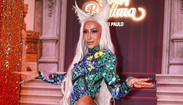 Sabrina Sato mostra look no primeiro dia do Carnaval de São Paulo — Foto: Sabrin