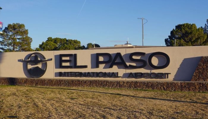 Placa do Aeroporto Internacional de El Paso na data do incidente do laser antidr