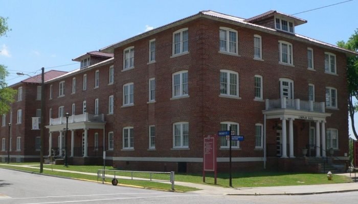 Complexo residencial estudantil Hugine Suites, onde ocorreu o ataque, é parte do