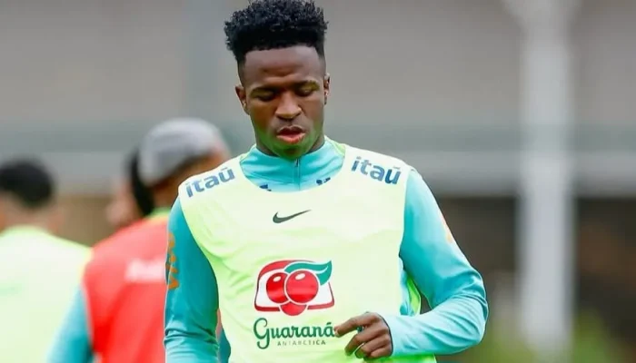 Vinícius Júnior durante treino da seleção brasileira — Foto: Vinícius Júnior dur