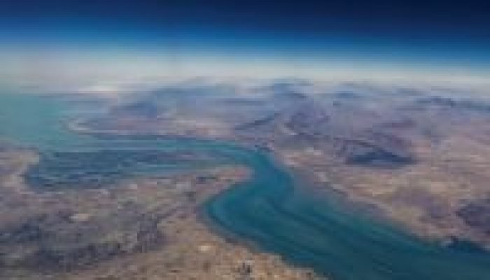 Vista-aerea-da-ilha-de-Qeshm-separada-do-continente-iraniano-pelo-Estreito-de-Clarence-no-Estreito-de-Ormuz