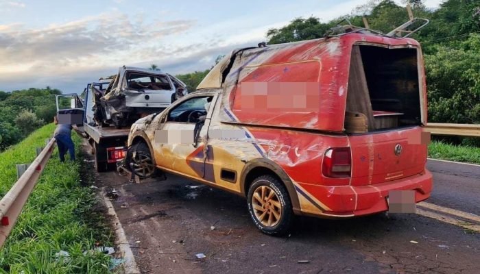 O Saveiro também sofreu avarias de grande monta. Ninguém se feriu gravemente. (Fotos: Redes Sociais)