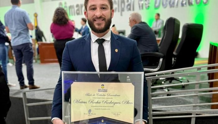 Delegado da Polícia Civil recebe homenagem em Dourados