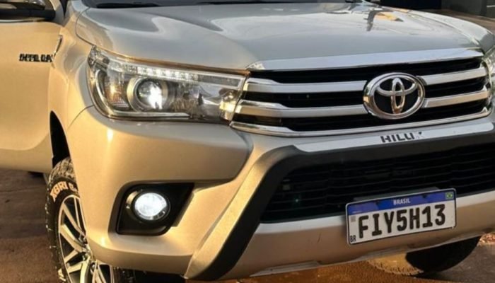 Caminhonete furtada — Foto: Logo