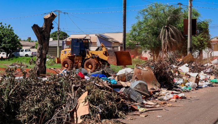 Local onde os três foram presos por jogar lixo — Foto: Local onde os três foram