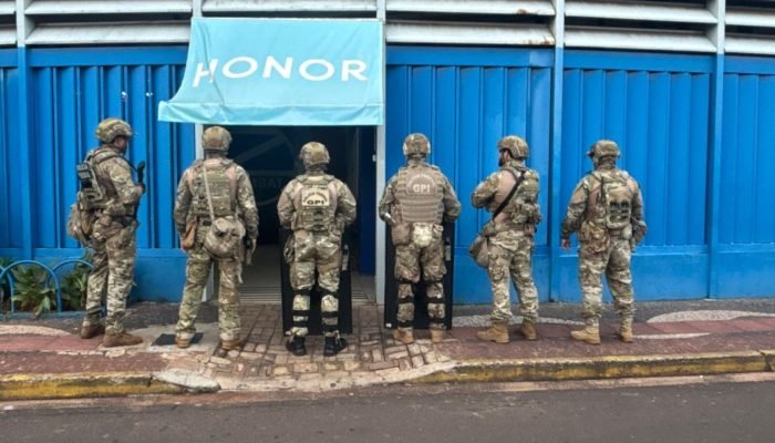 Um dos alvos foi o camelódromo e um estabelecimento foi interditado pelos agente