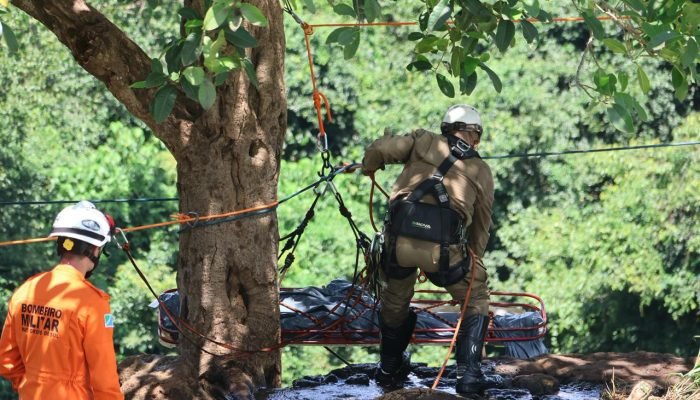 Foto: Corpo foi encontrado por volta das 8h. (Foto: Leonardo de França, Jornal M