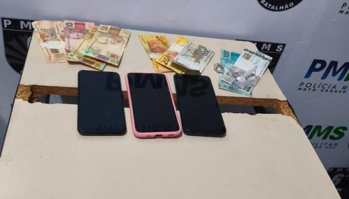 Itens roubados no estabelecimento — Foto: Itens roubados no estabelecimento - Fo