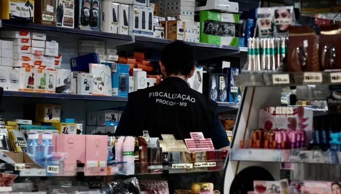 Fiscalização em lojas no Centro de Campo Grande. — Foto: Fiscalização em lojas n