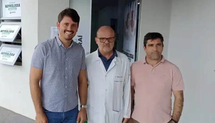 Prefeito Thalles acompanha pacientes de Itaquiraí na 1ª sessão de hemodiálise no Centro de Nefrologia de Naviraí