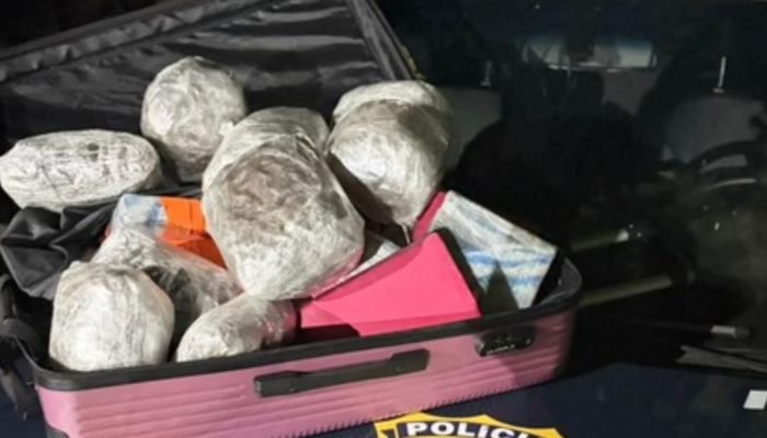 Foto: Droga encontrada com a adolescente. (Reprodução, PRF)