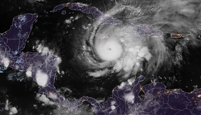 Furacão Melissa Atinge Categoria 5 no Caribe; Jamaica Evacua Moradores